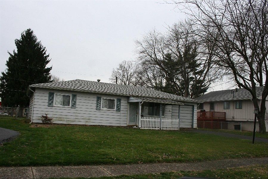 1st image of 558 Woodland Ct