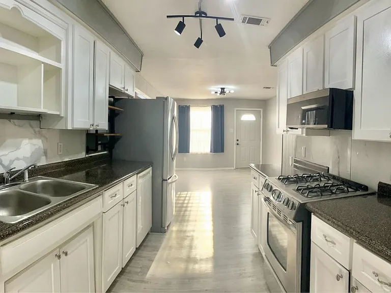 23515 Marshall St — Photo 4
