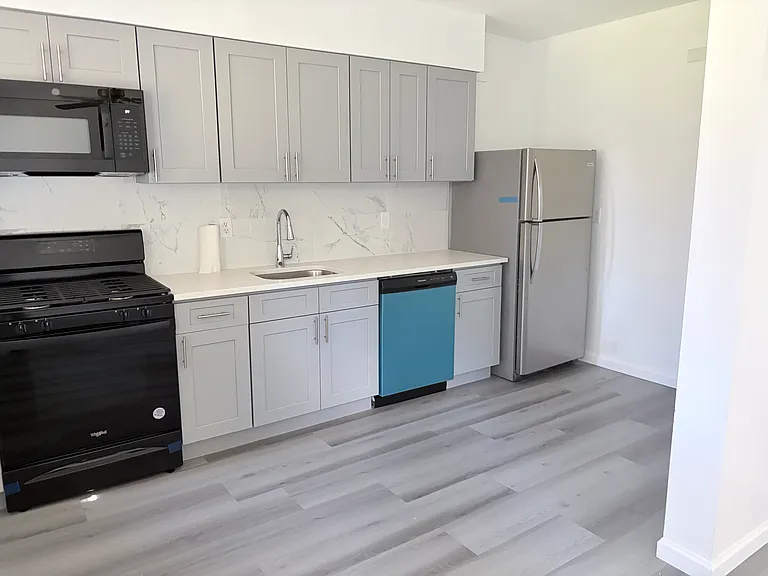 17 Walnut St — Photo 1