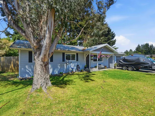 3854 Vista Dr, North Bend, OR 97459