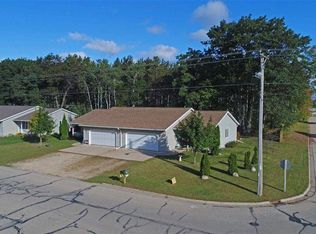 380 Pine St, Manawa, WI 54949