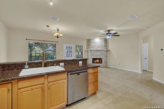 1060 Somerset — Photo 36