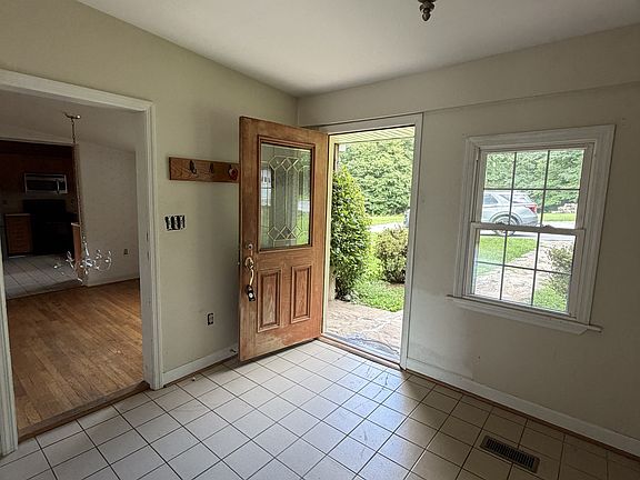 2nd image of 12766 Catoctin Hollow Rd #A