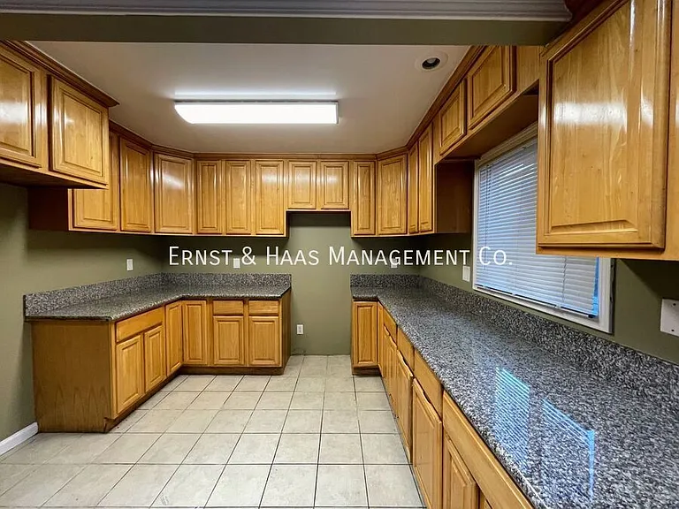1957 San Francisco Ave #2 — Photo 8