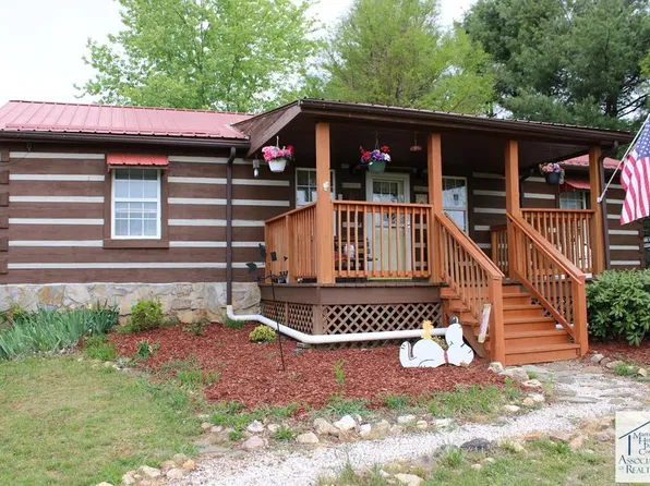 85 Volunteer Ridge Trl, Hillsville, VA 24343