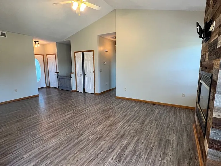 2214 Elk Ct — Photo 4