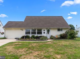29 Petunia Rd, Levittown, PA 19056
