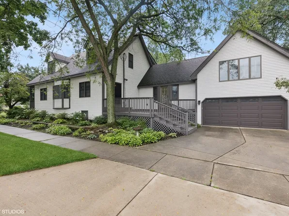 907 N Cross St, Wheaton, IL 60187