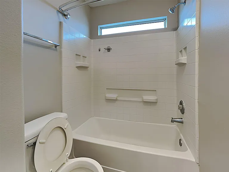 16326 Royal Fort Ln — Photo 10