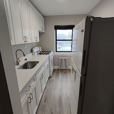 1st image of 2555 Ocean Pkwy #B