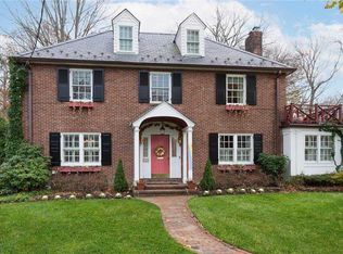 28 Hawthorne Pl, Manhasset, NY 11030