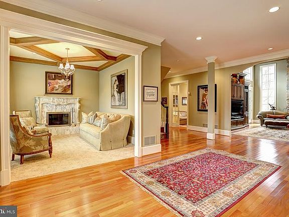 4th image of 9 Mark Meadow Ct