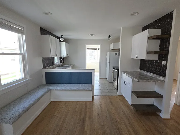 304 N River Rd — Photo 30