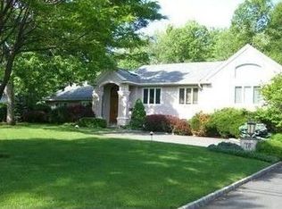 18 Ross Rd, Livingston, NJ 07039