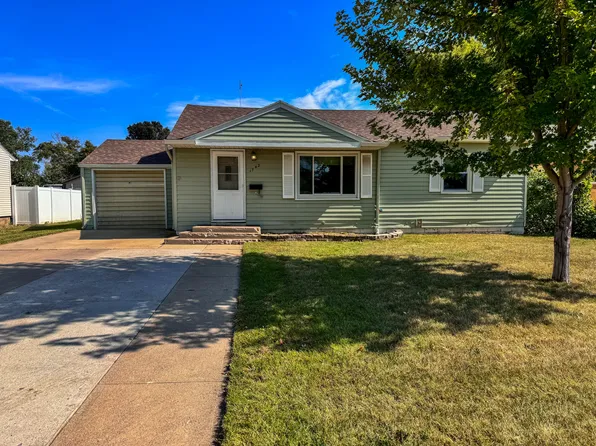 1742 Kansas Ave SE, Huron, SD 57350