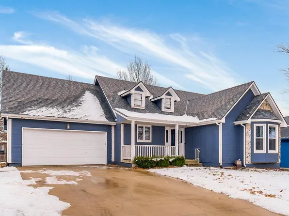 805 Rosewood Ct, Paola, KS 66071