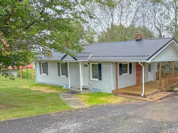 218 Varnelle Ave, Rural Retreat, VA 24368