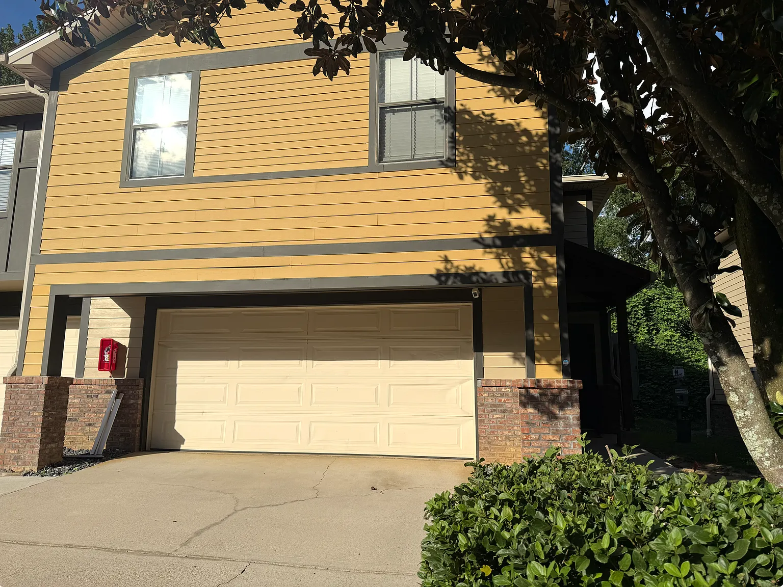 3 bed, 1275 sqft, $2,200 — Photo 1