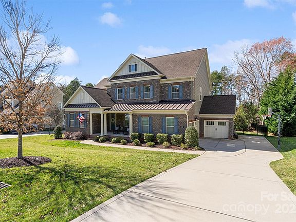 3rd image of 130 Monteray Oaks Cir