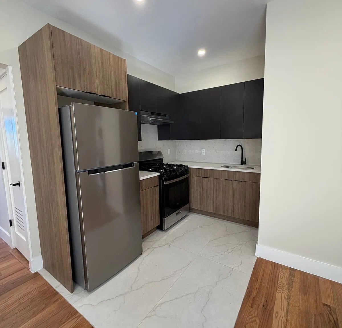 2 bed, 800 sqft, $2,195 — Photo 1