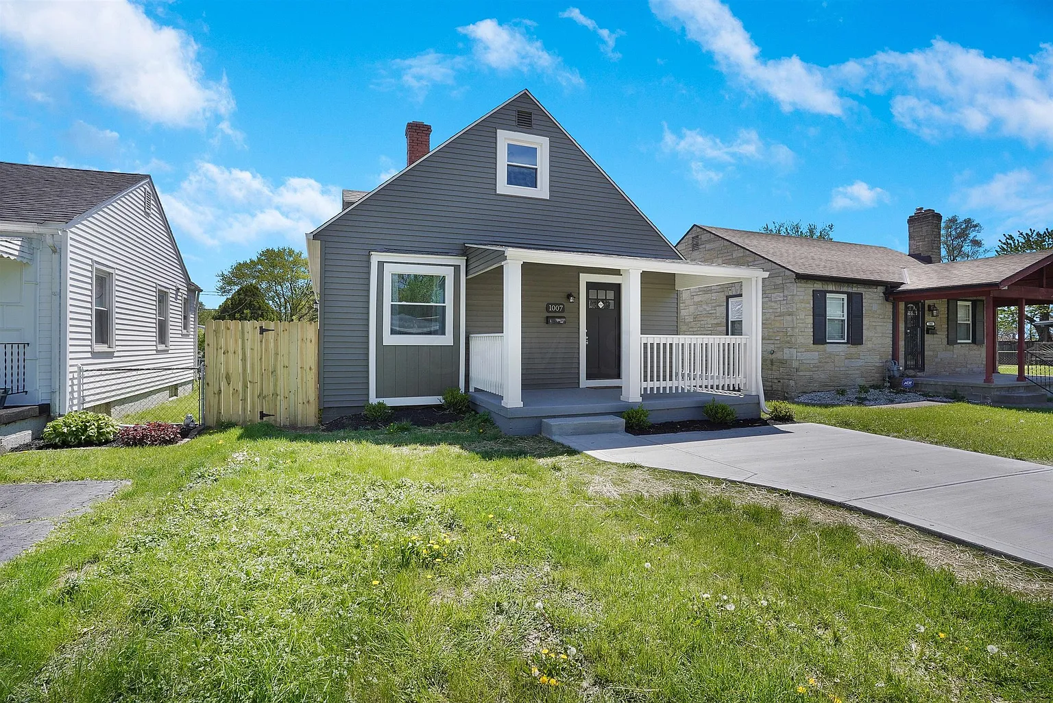1007 Lawrence Dr photo 1