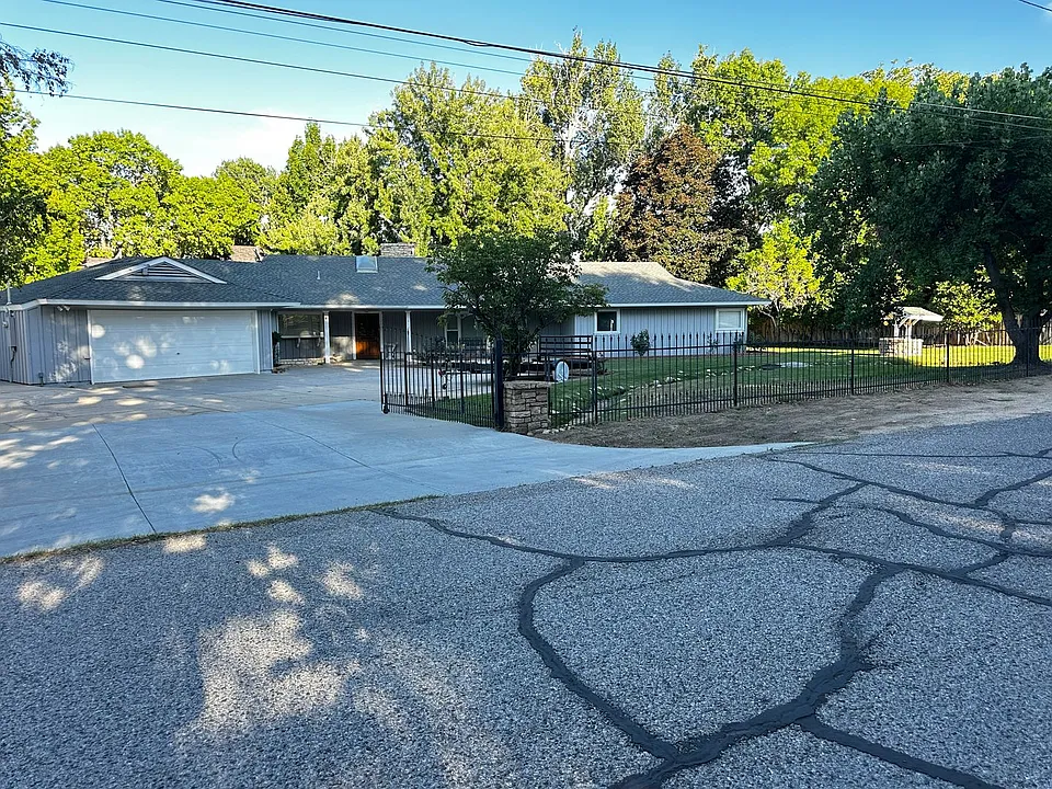 312 Mount Tom Rd