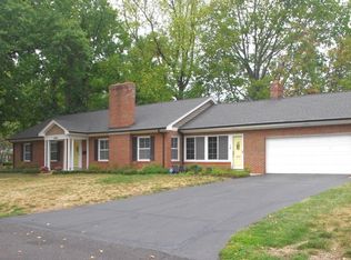 18 Taylor Woods Dr, Saint Louis, MO