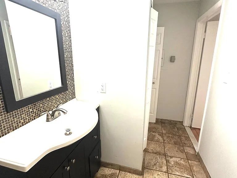 4901 Ravens Crest Dr — Photo 12