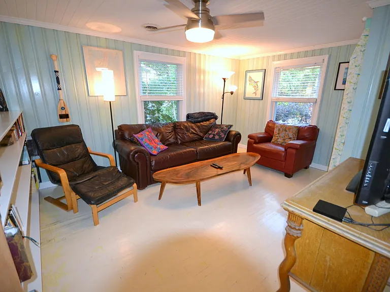 Den/living room
