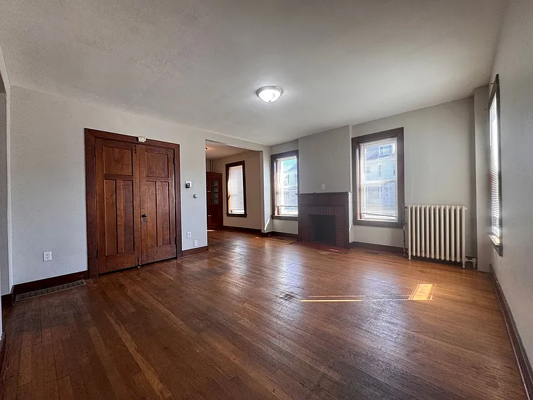 638 N Main St — Photo 3