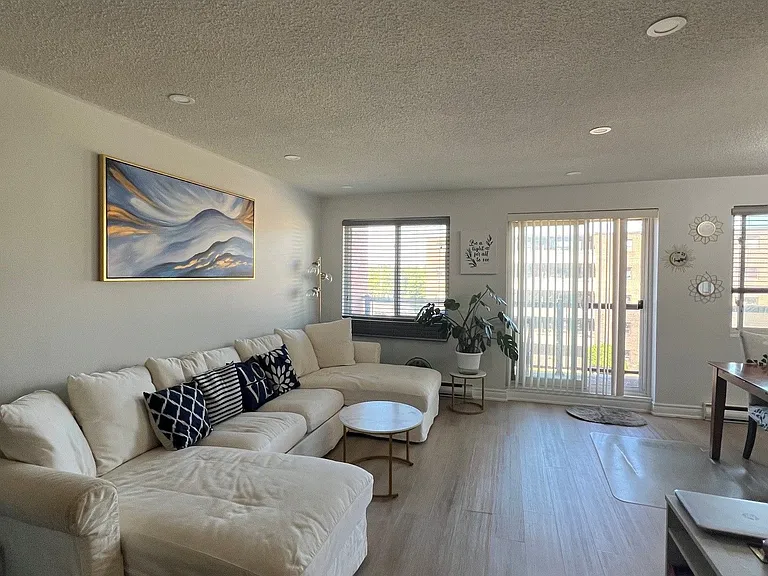 131 Taunton Rd E #409 — Photo 6