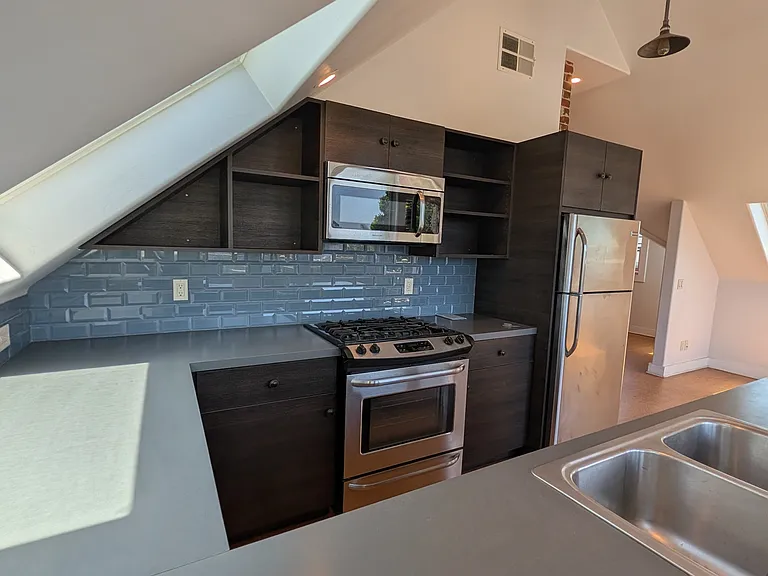 932 22nd St — Photo 14