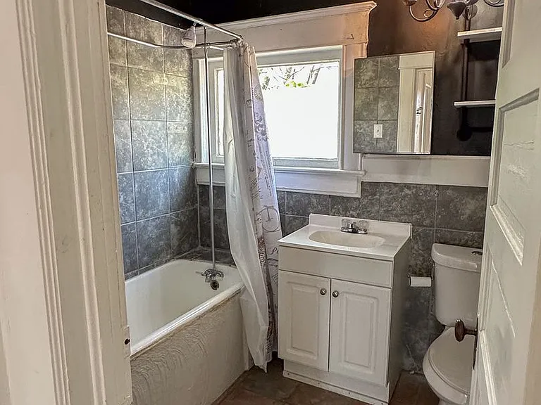 821 S Campbell Ave #B — Photo 13
