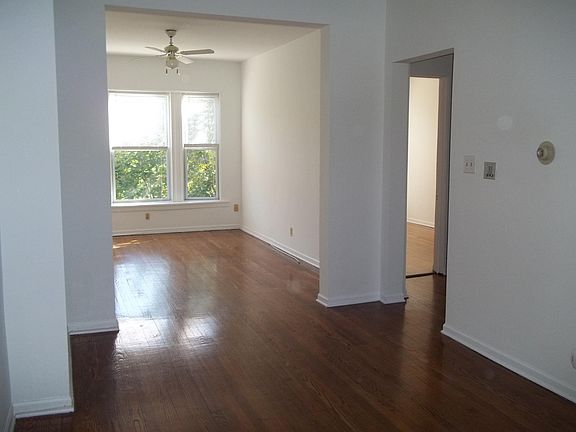 4th image of 1754 W Belle Plaine Ave APT 3