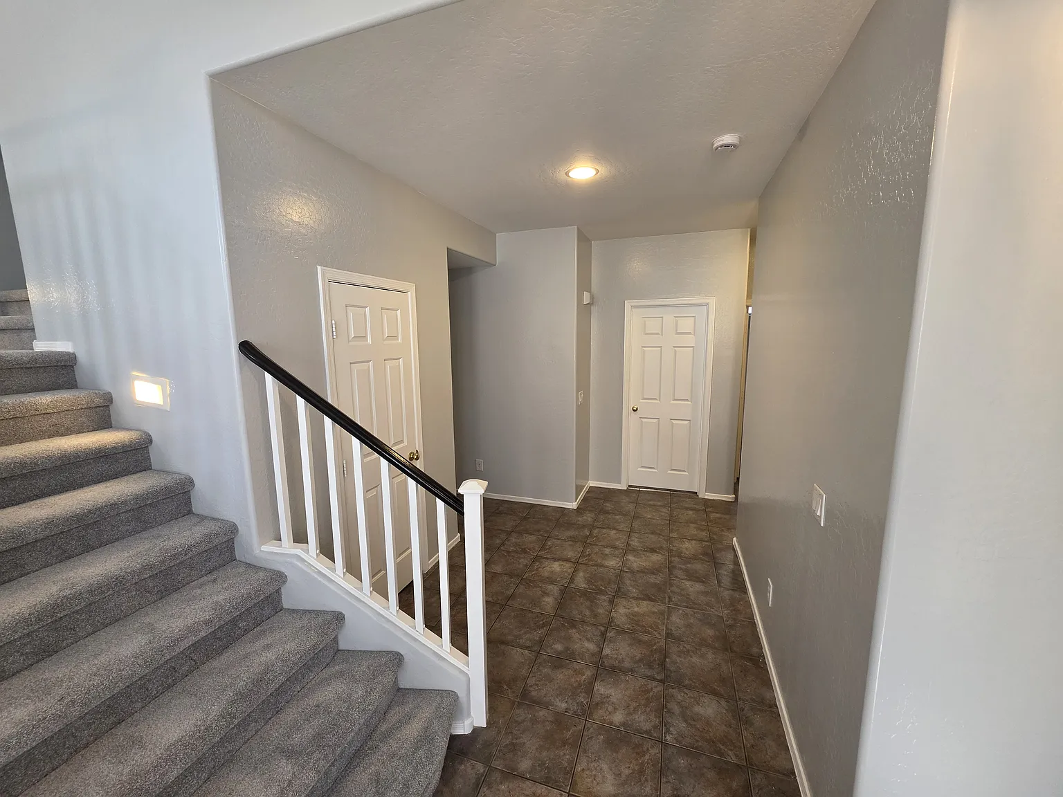 4 bed, 2600 sqft, $2,695 — Photo 2