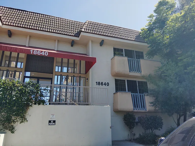 18640 Collins St #201 — Photo 36