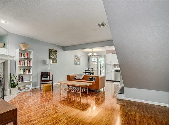 4th image of 6052 NE Moonstone Dr