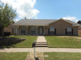 1828 Christopher Dr, Fort Worth, TX 76140