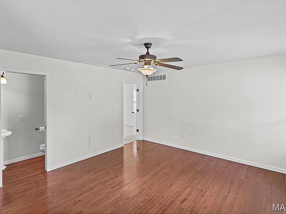 5th image of 216 E Union St
