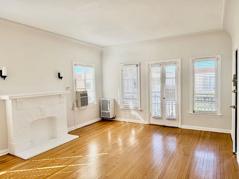 350 N Spaulding Ave — Photo 3