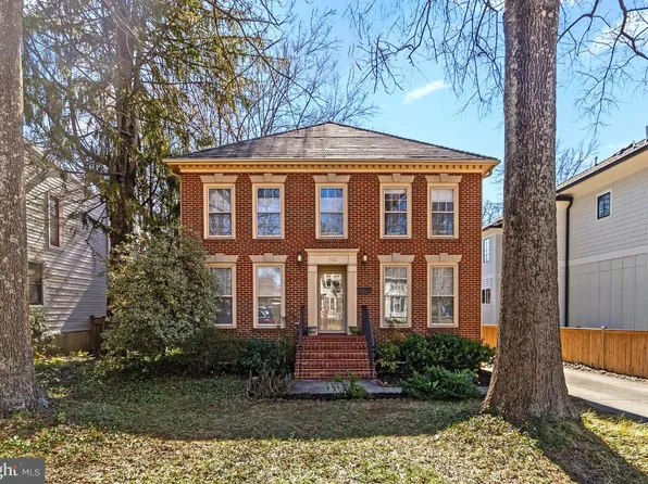 302 N Oak St, Falls Church, VA 22046