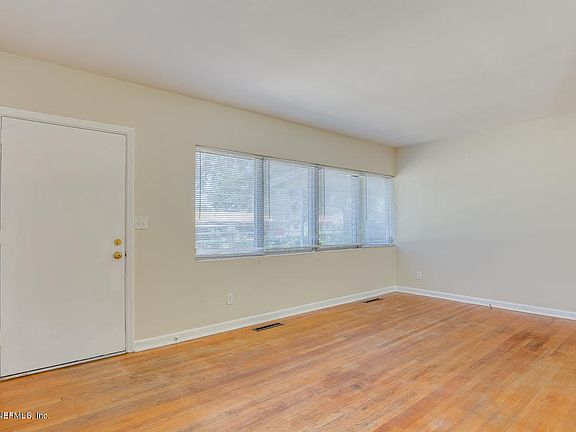 4th image of 2503 Buttonwood Dr