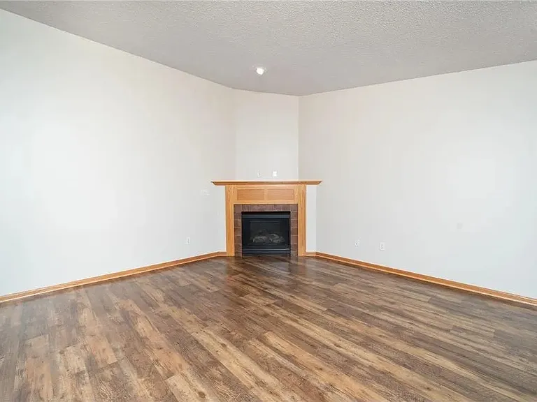 838 3rd St NE — Photo 25
