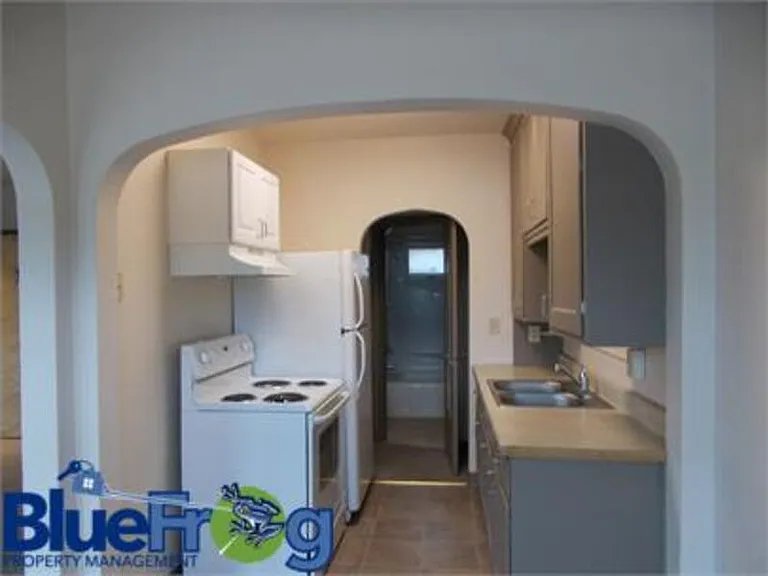 414 Dousman St #1 — Photo 2