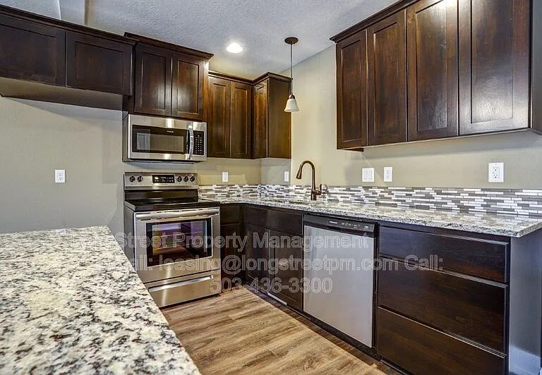 482 S Monmouth Ave — Photo 15