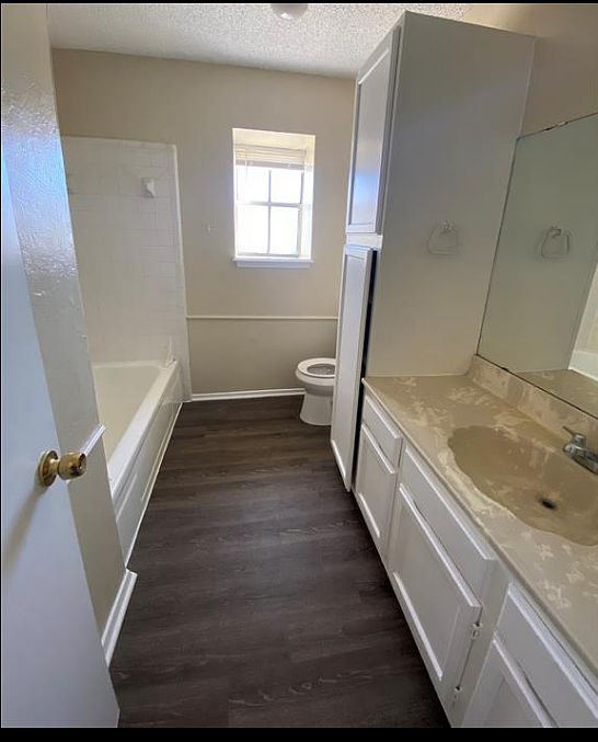 1st image of 213 Vista Way