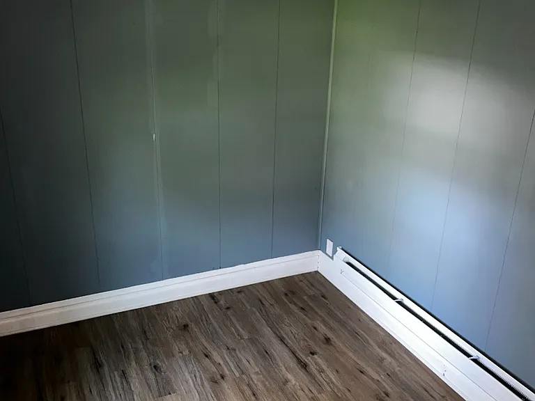 8444 S Escanaba Ave #1 — Photo 3