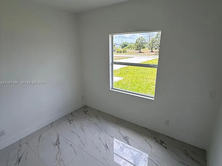 1089 Eisenhower Blvd — Photo 13