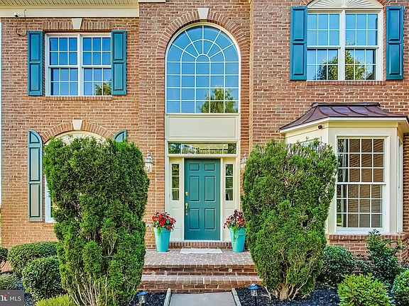 5th image of 23240 Meadowvale Glen Ct