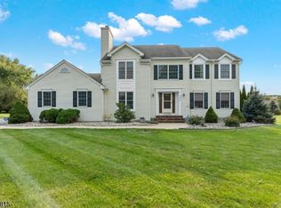 308 Meadow Run, Stewartsville, NJ 08886